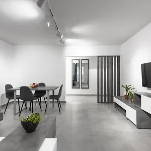 Consul, Nilie Hospitality Mgmt Apartament